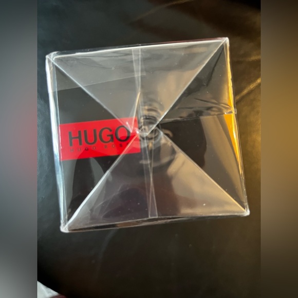 Hugo Boss Deep Red Perfume - Picture 5 of 7